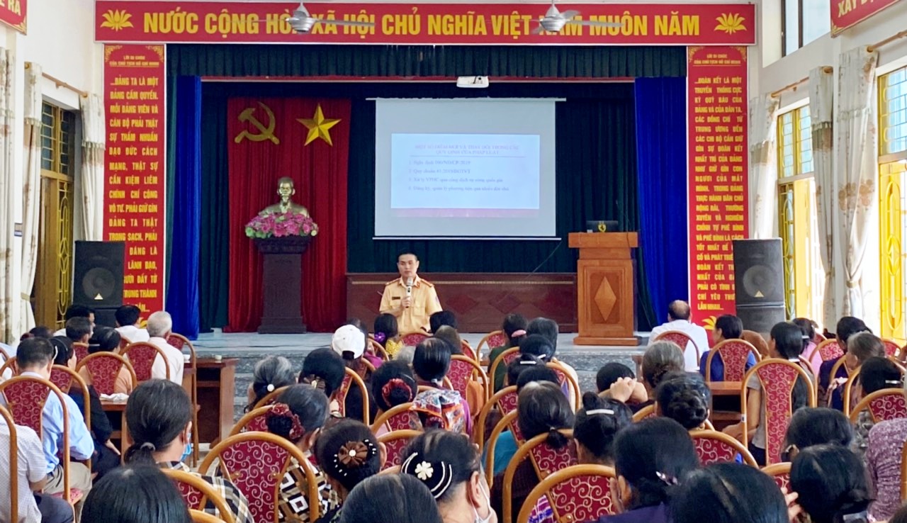 Tuyên truyền, phổ biến pháp luật về TTATGT tới các Hội nông dân